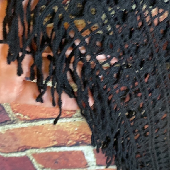 Black Crochet Fringe Square Top Size XL - Picture 8 of 9
